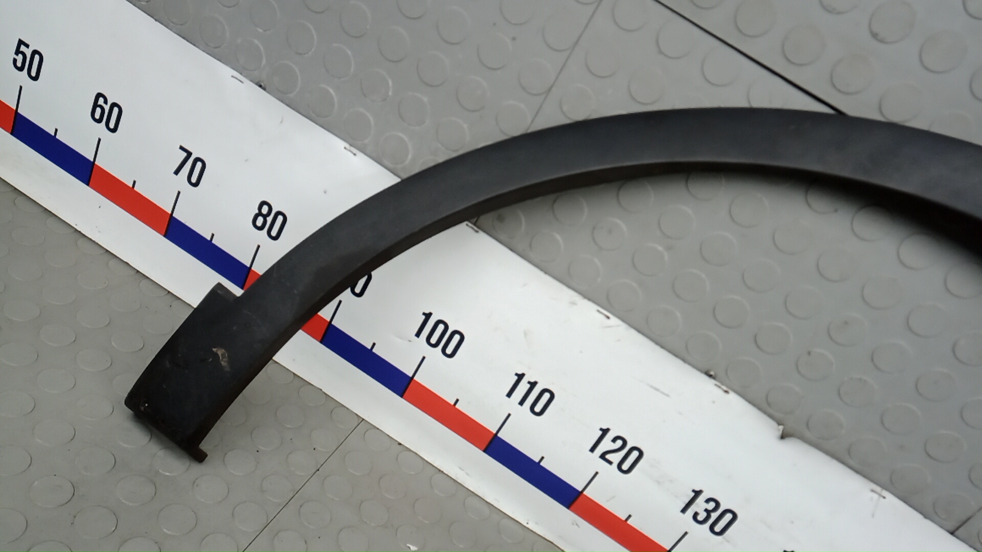 Накладка переднего крыла правого