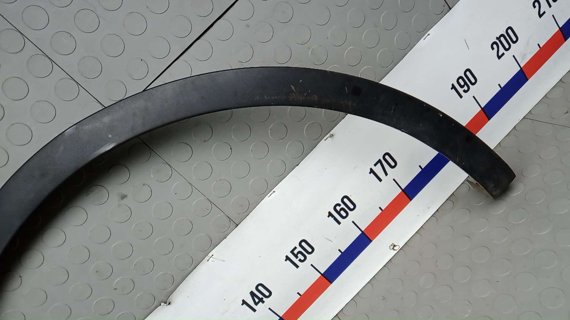 Накладка переднего крыла правого