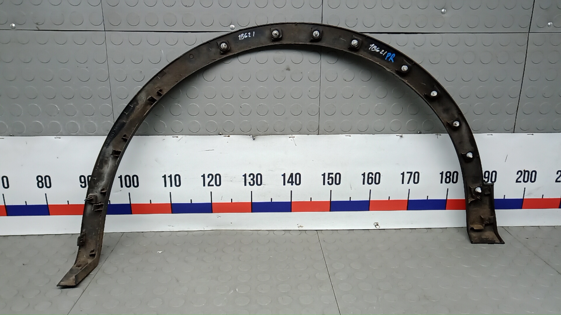 Накладка переднего крыла правого