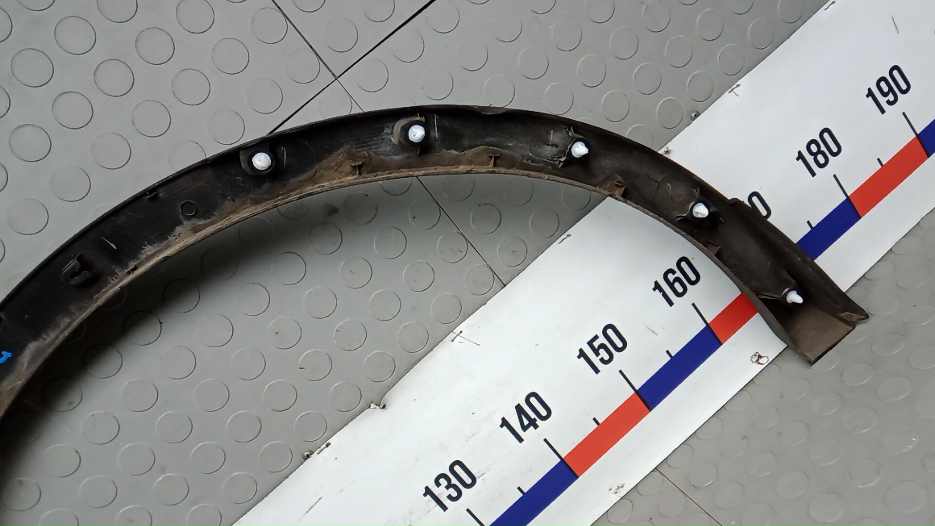 Накладка заднего крыла левого