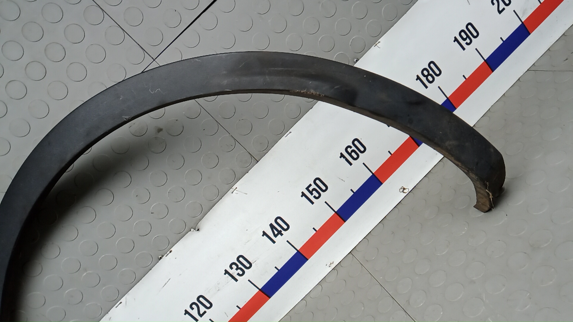 Накладка заднего крыла левого