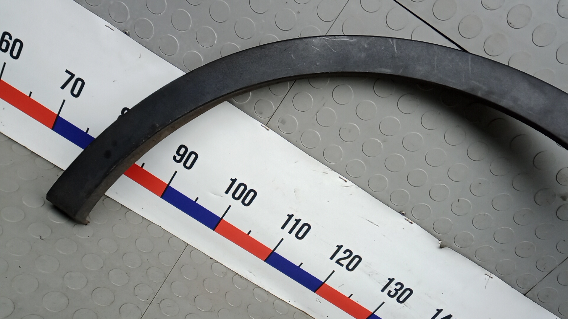 Накладка заднего крыла левого