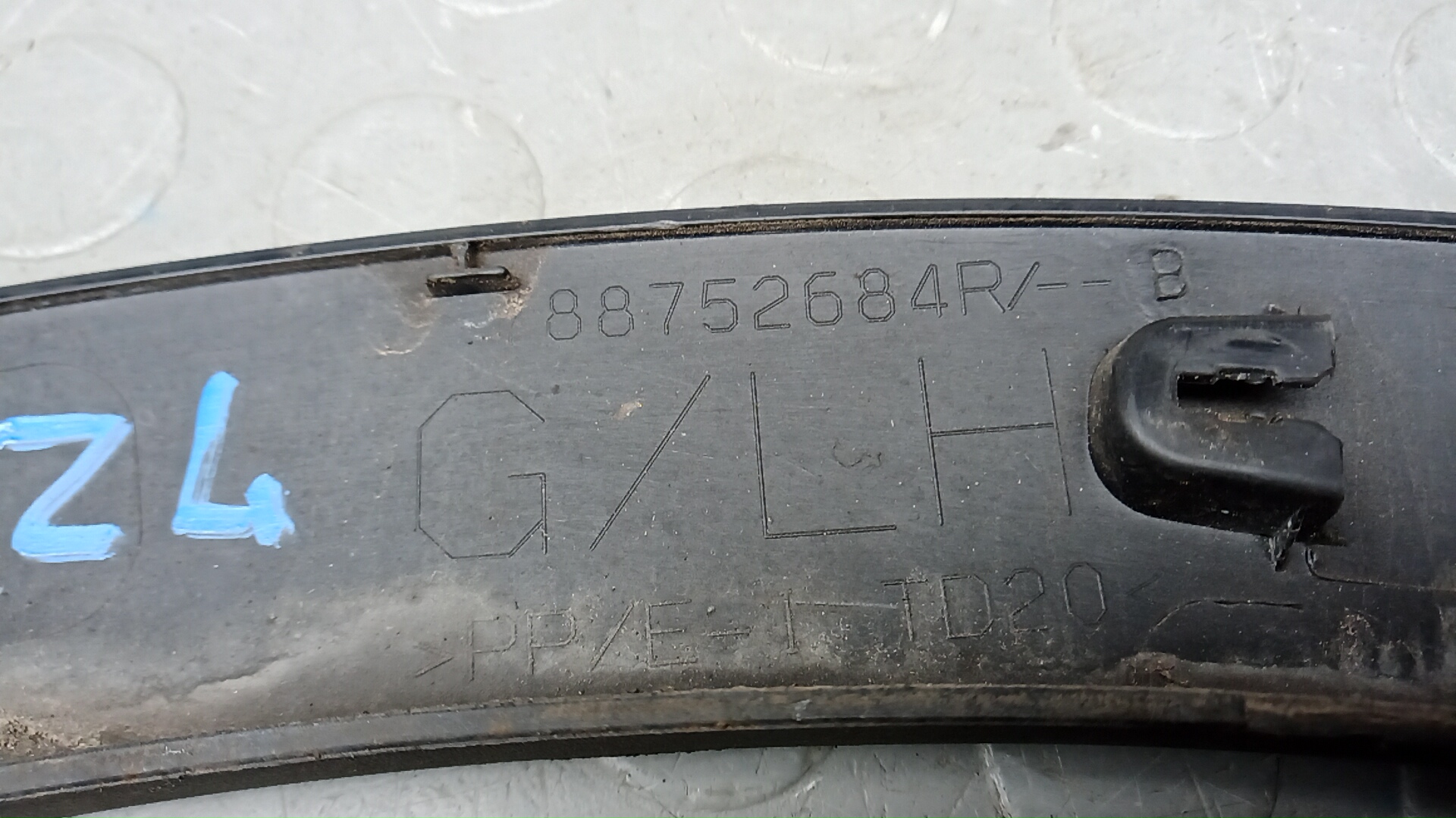 Накладка заднего крыла левого