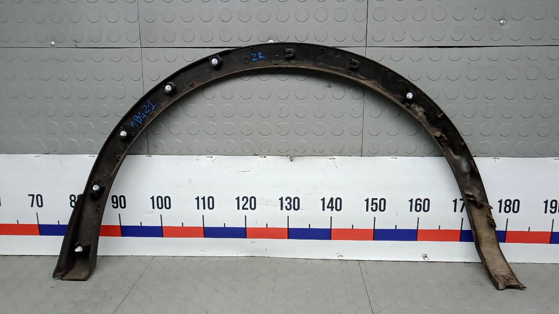 Молдинг заднего крыла правого