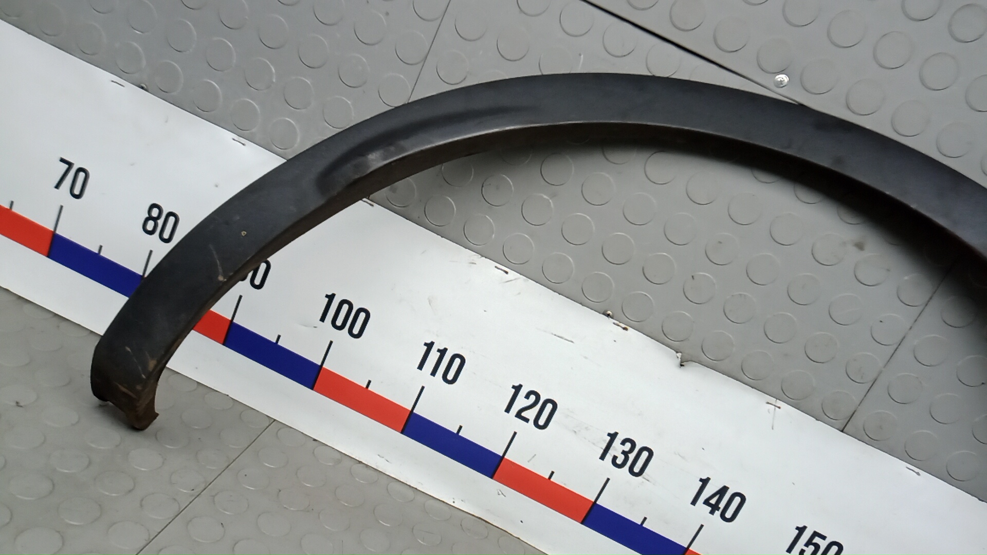 Молдинг заднего крыла правого