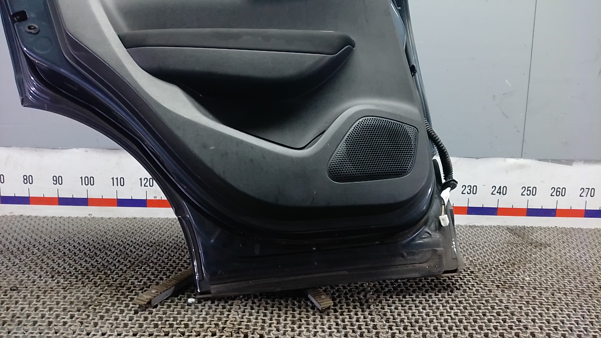 Дверь задняя левая