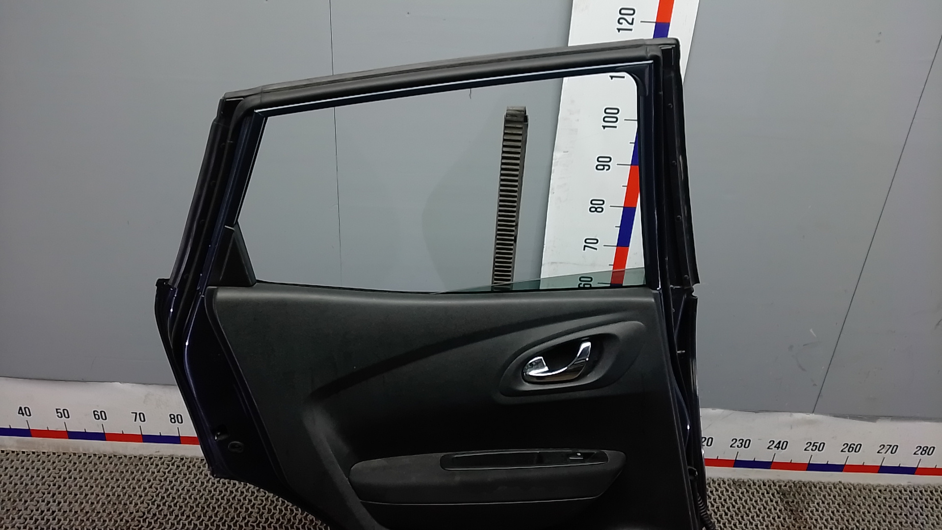 Дверь задняя левая