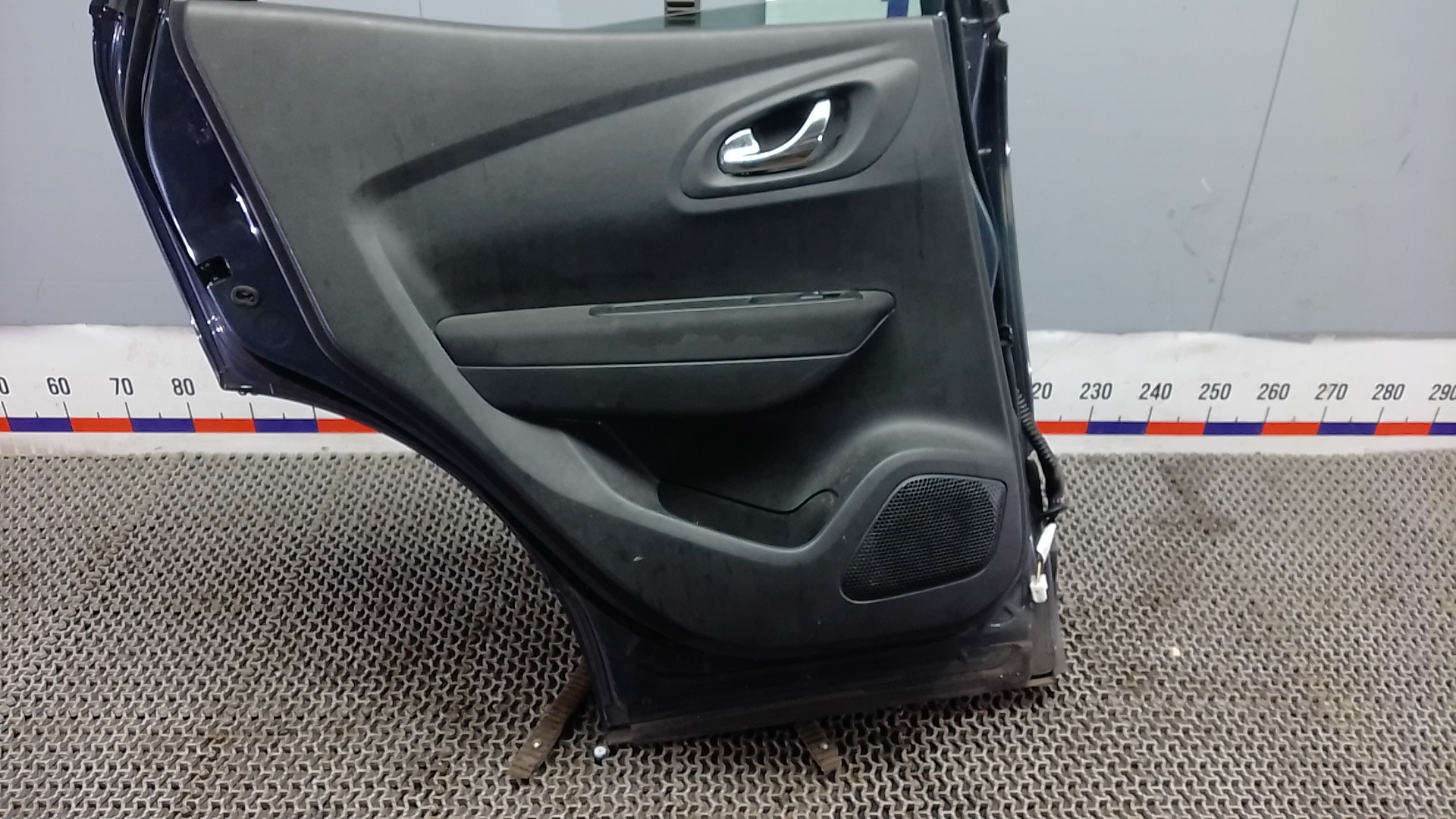 Дверь задняя левая