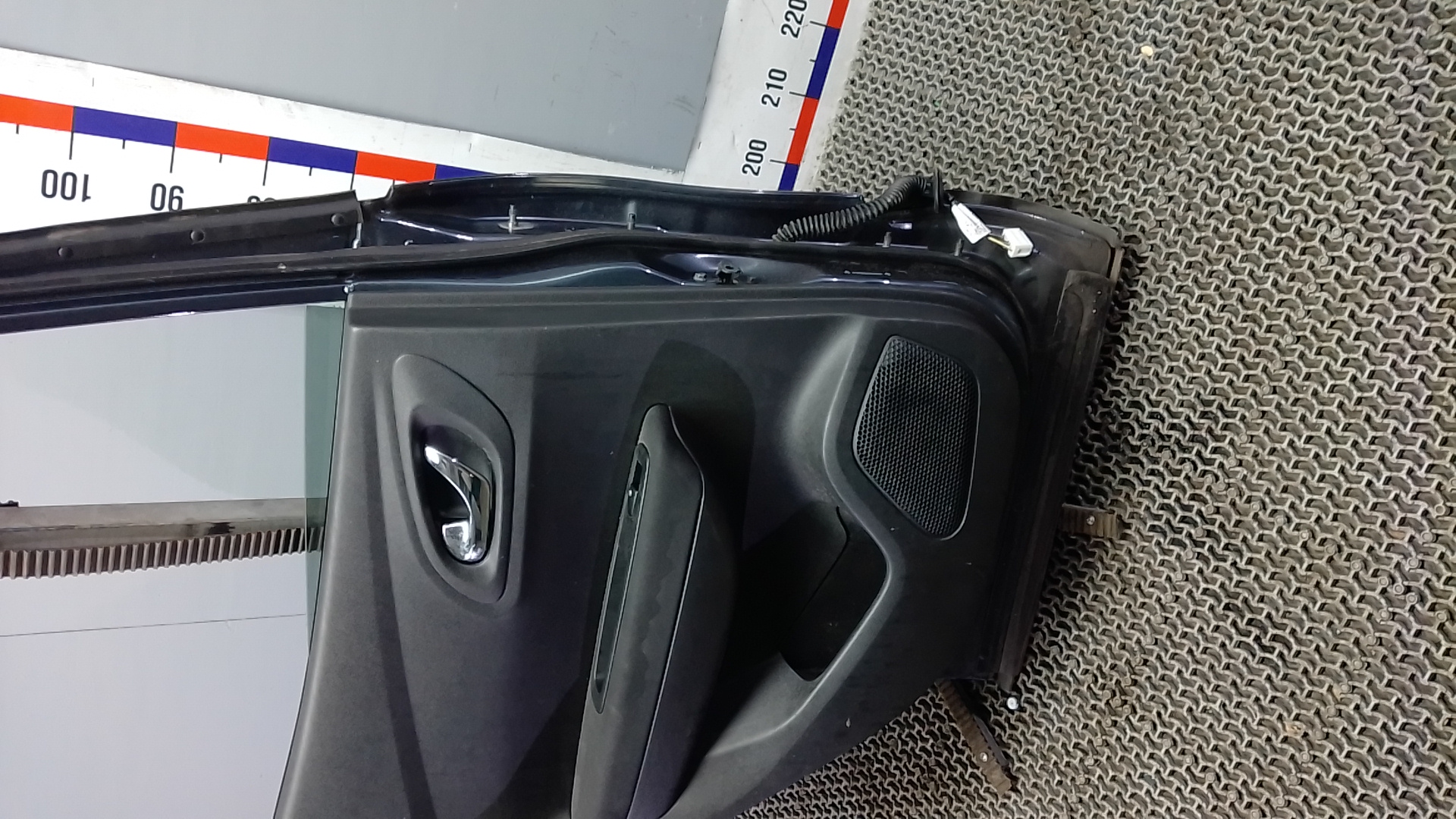 Дверь задняя левая