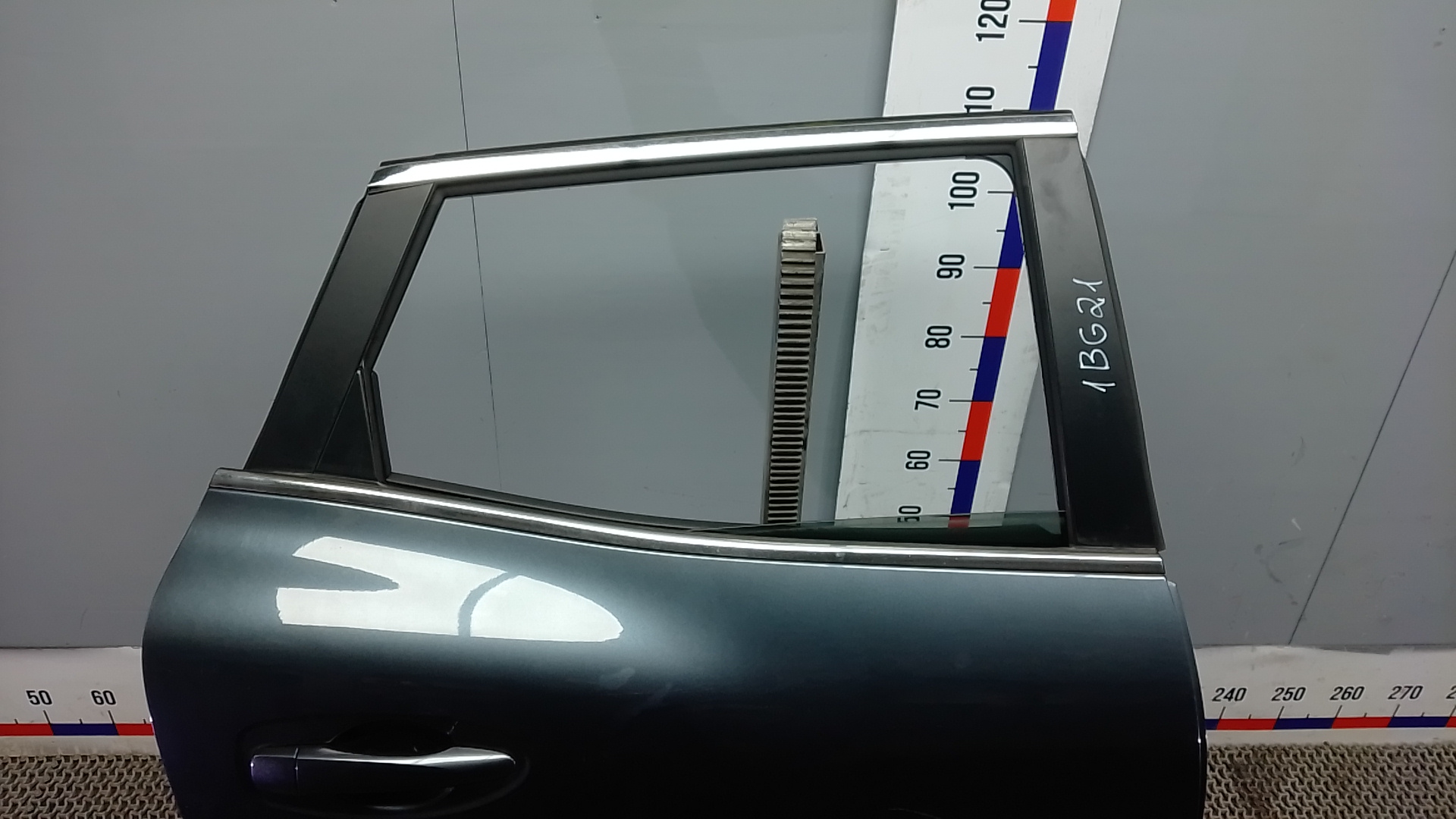 Дверь задняя правая