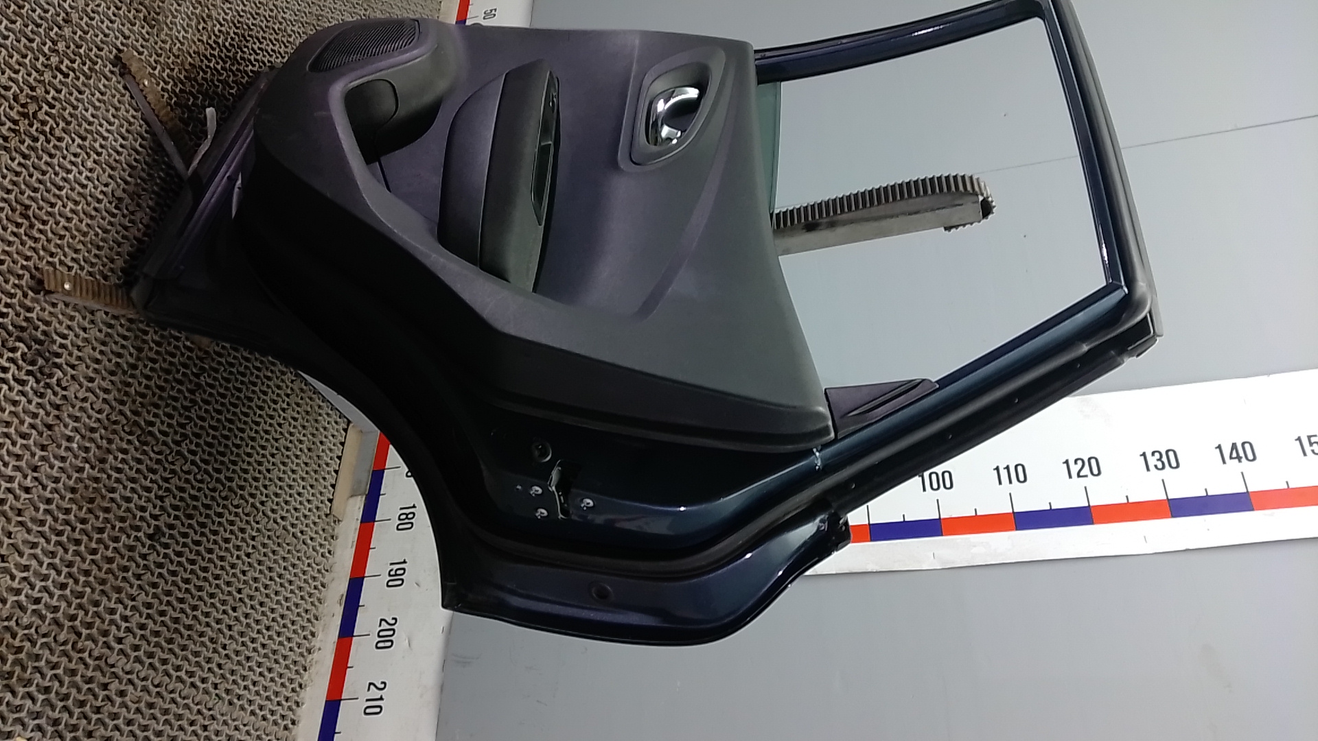 Дверь задняя правая