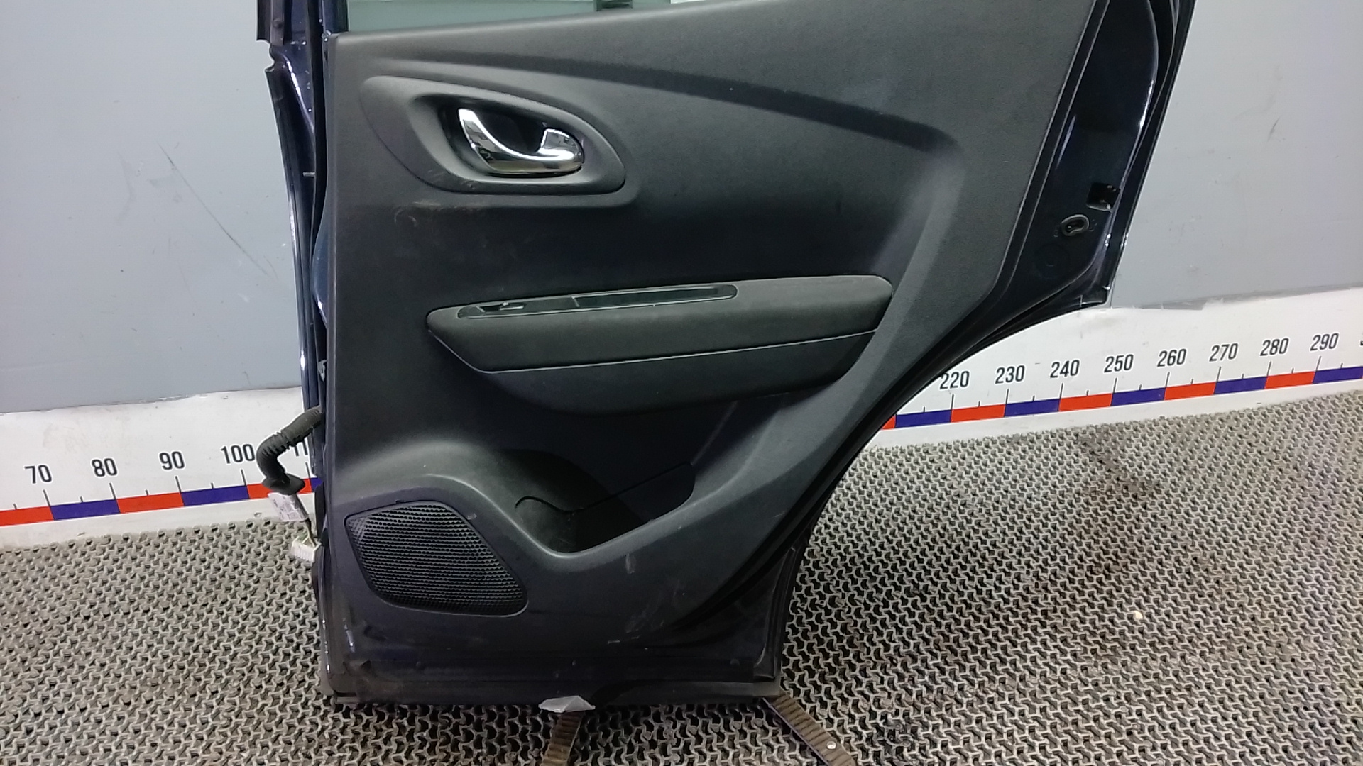 Дверь задняя правая