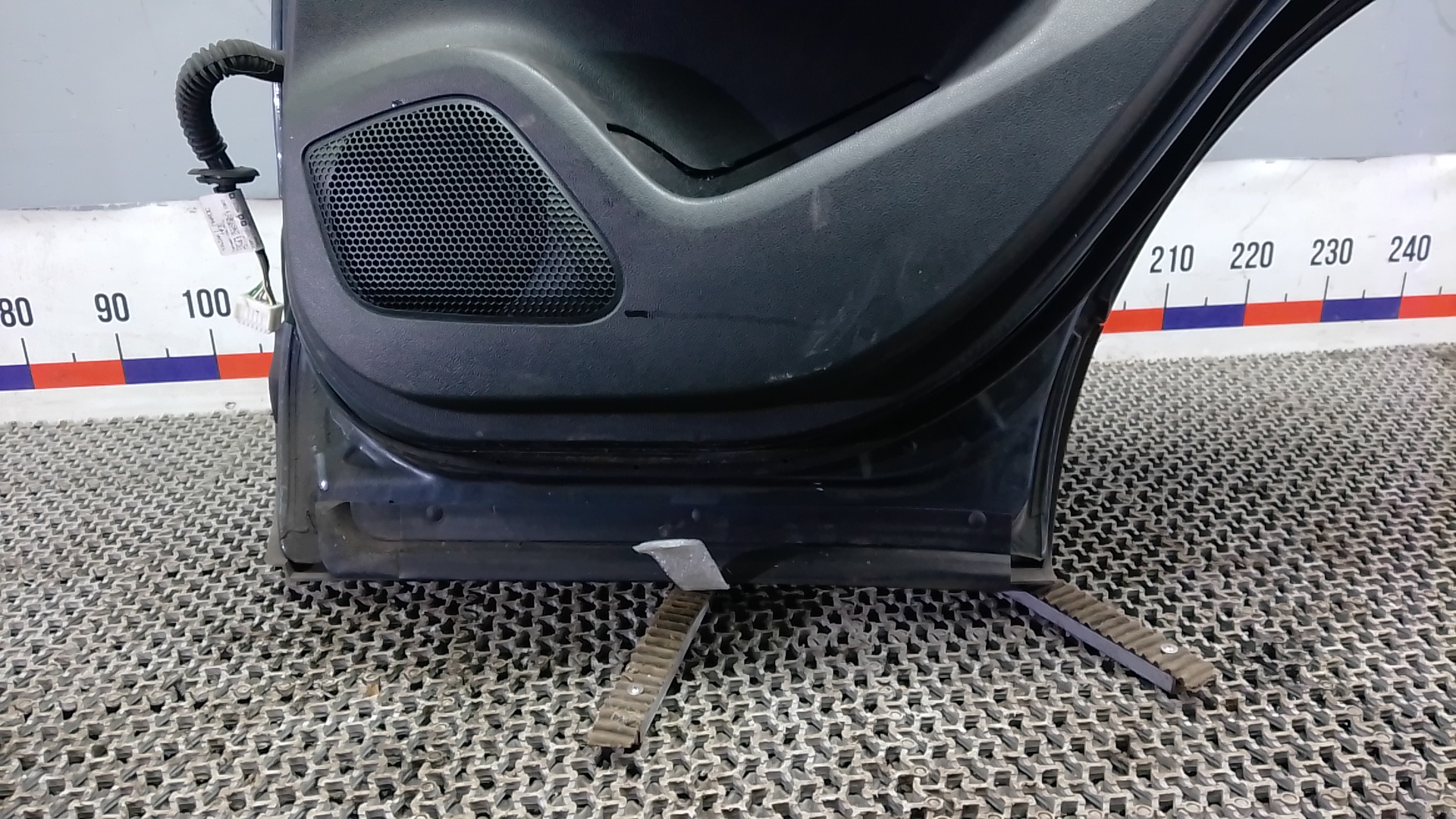 Дверь задняя правая