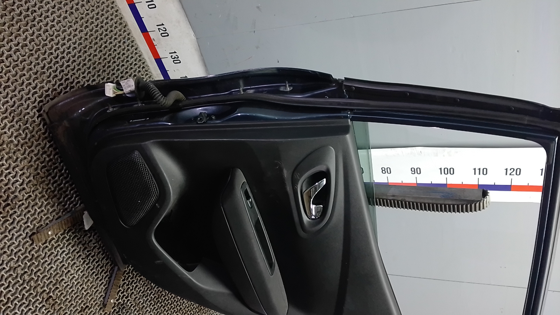 Дверь задняя правая