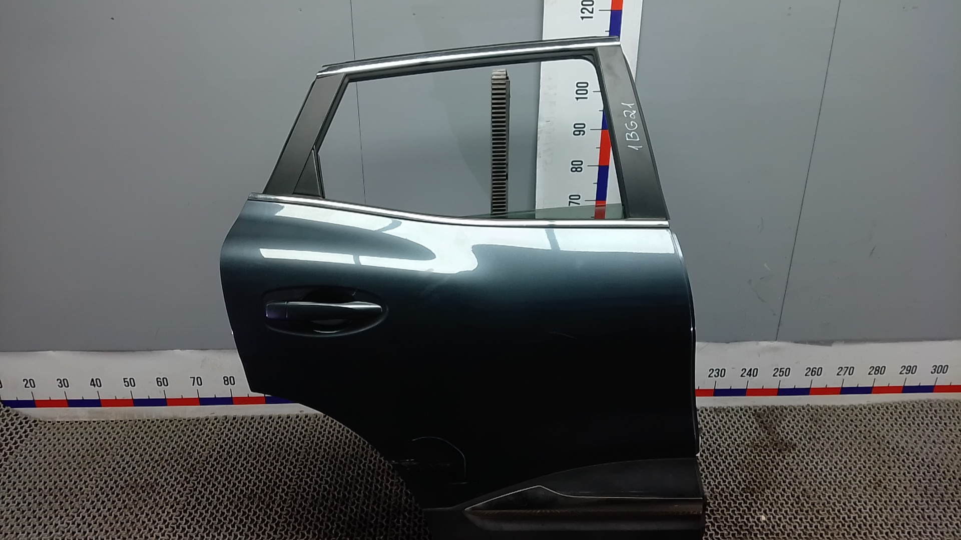 Дверь задняя правая