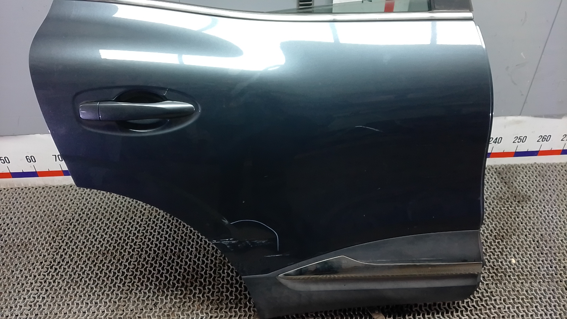 Дверь задняя правая