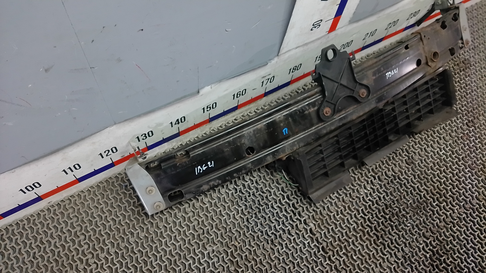 Кронштейн усилителя переднего бампера