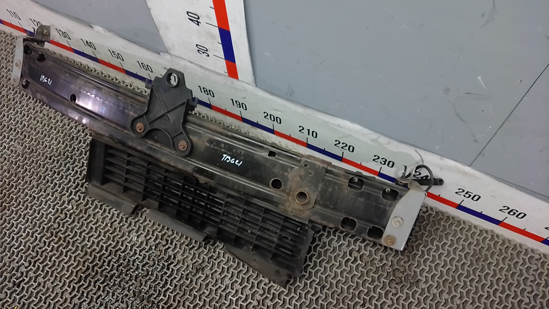 Кронштейн усилителя переднего бампера