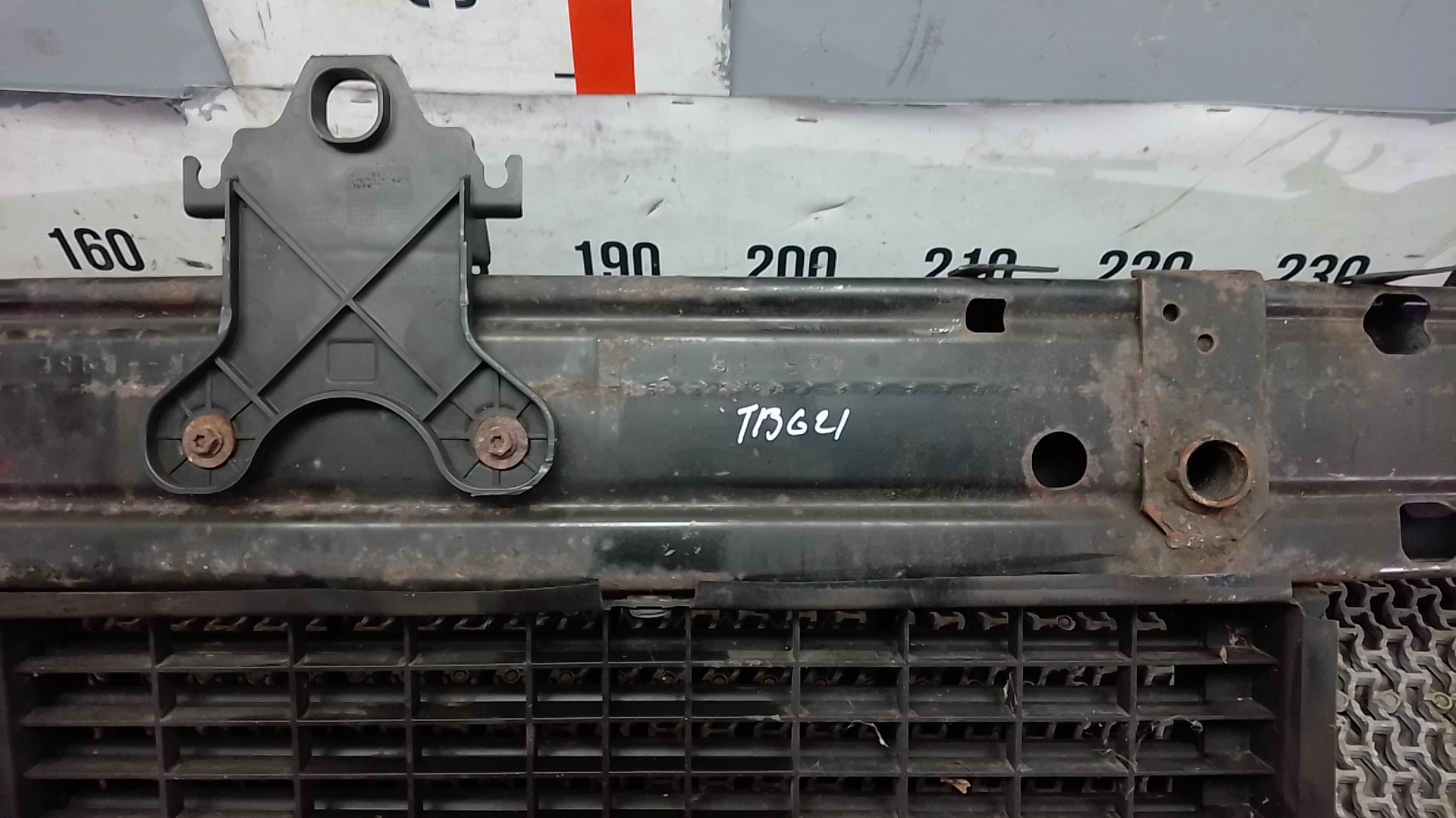 Кронштейн усилителя переднего бампера