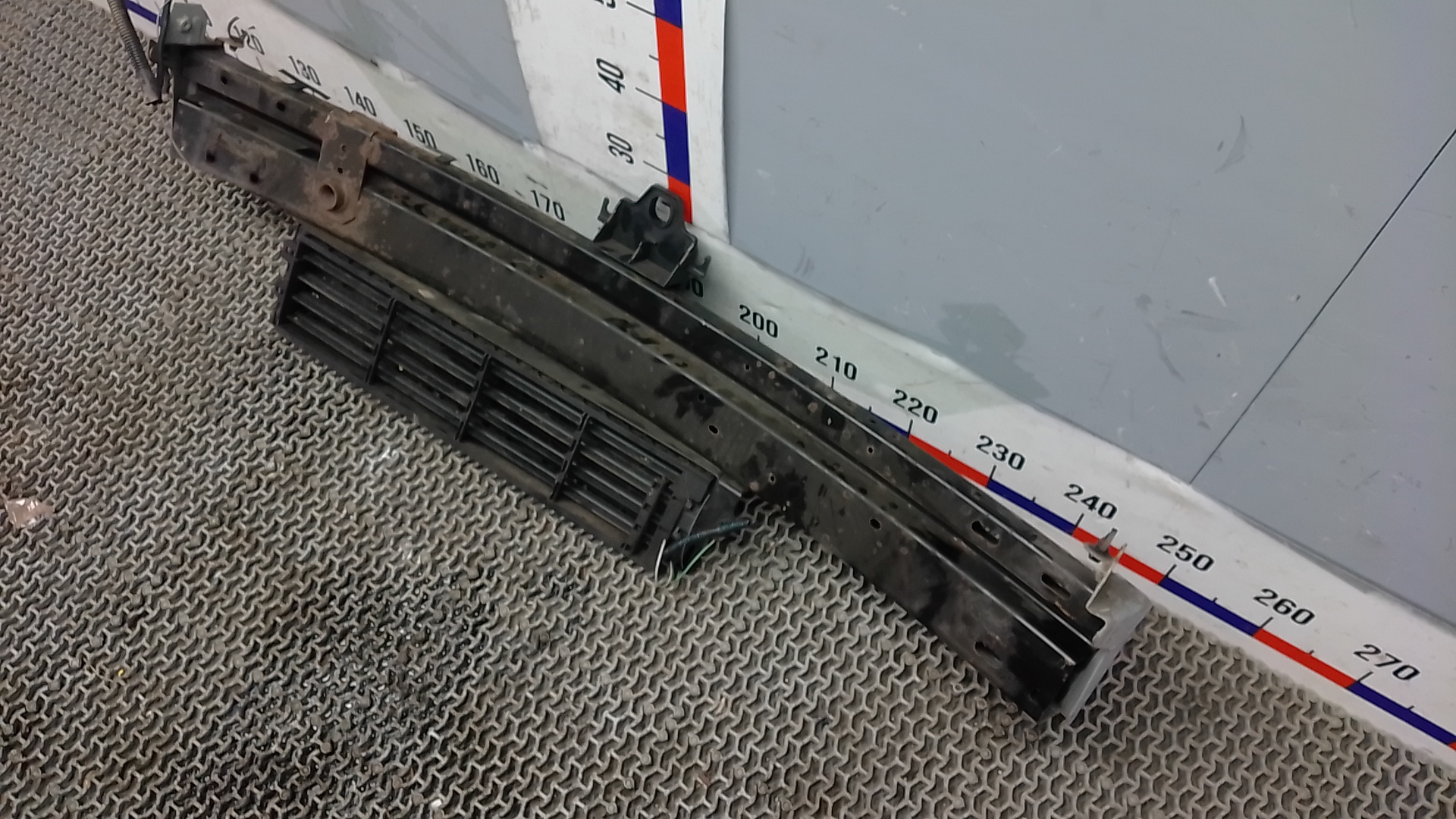 Кронштейн усилителя переднего бампера