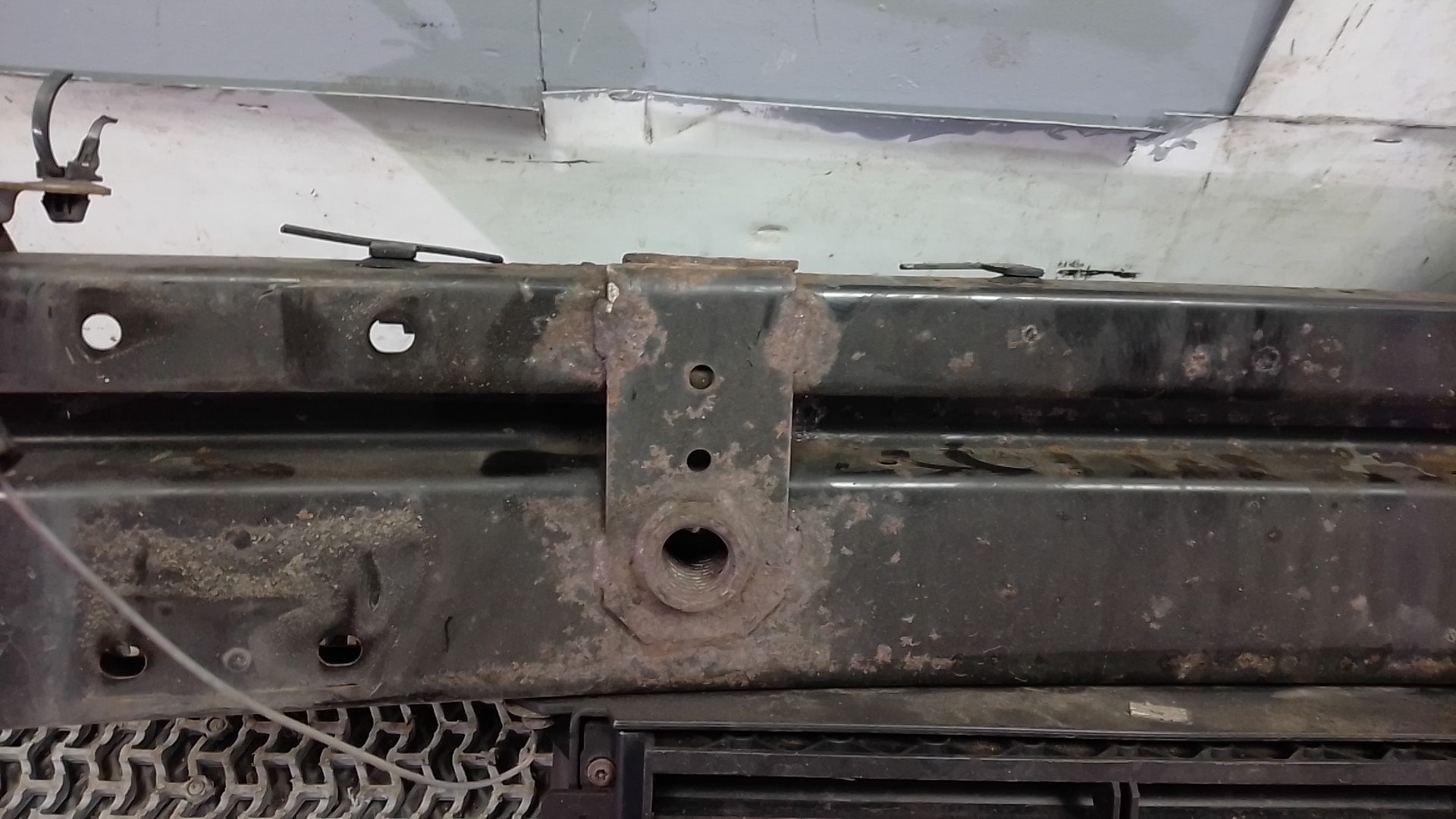 Кронштейн усилителя переднего бампера