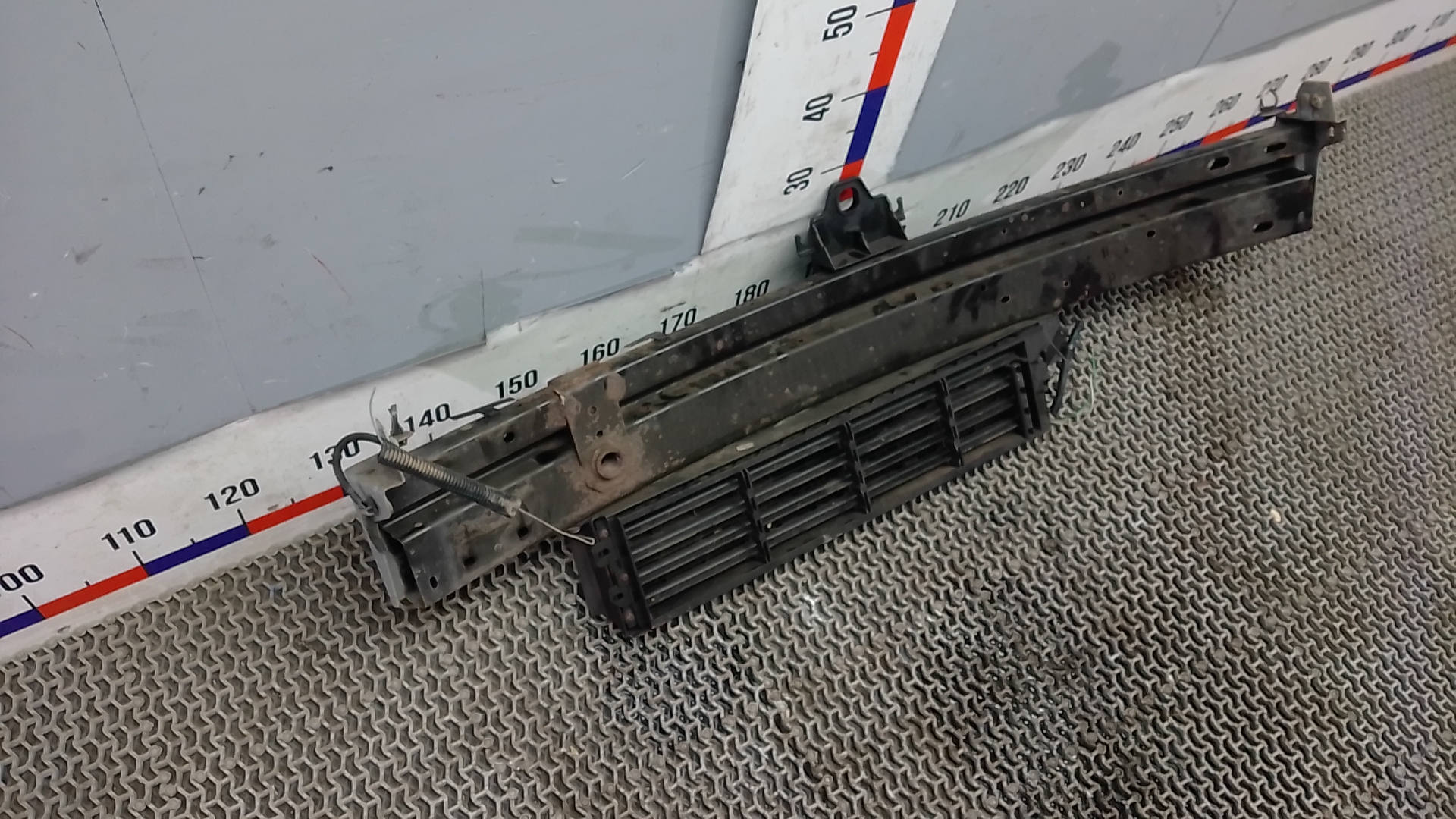 Кронштейн усилителя переднего бампера