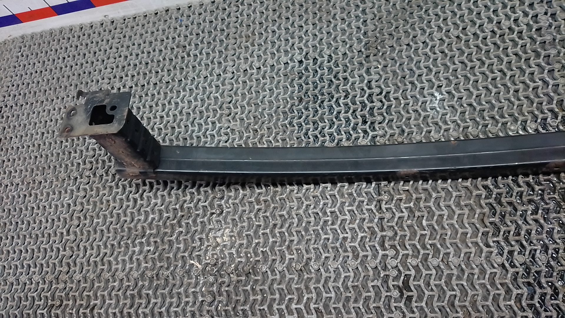 Кронштейн усилителя переднего бампера