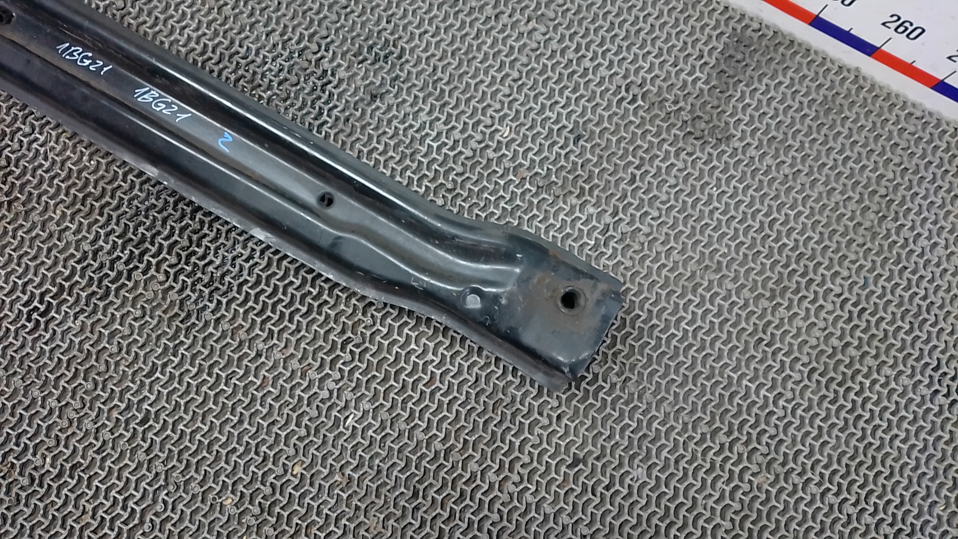 Усилитель заднего бампера