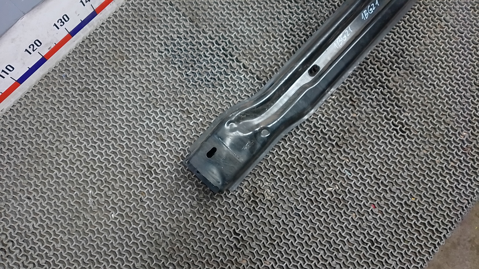 Усилитель заднего бампера