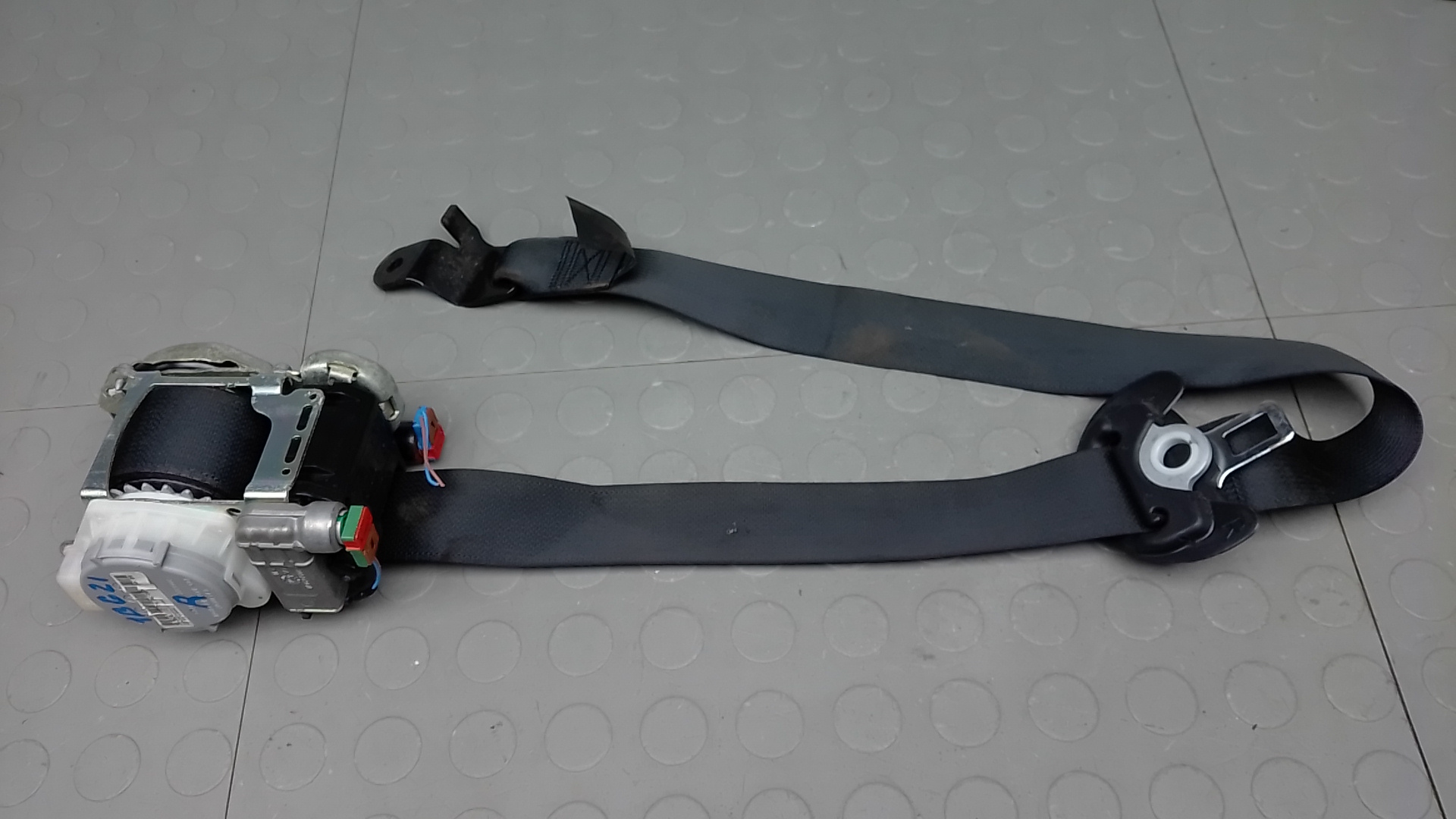 Ремень безопасности с пиропатроном