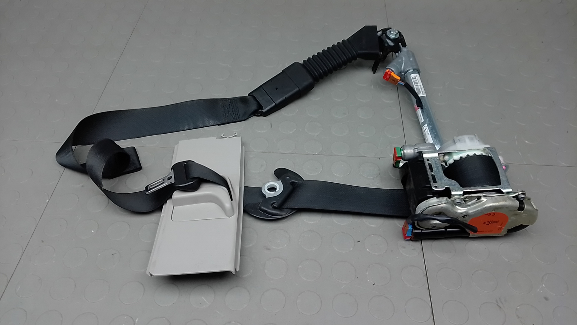 Ремень безопасности с пиропатроном