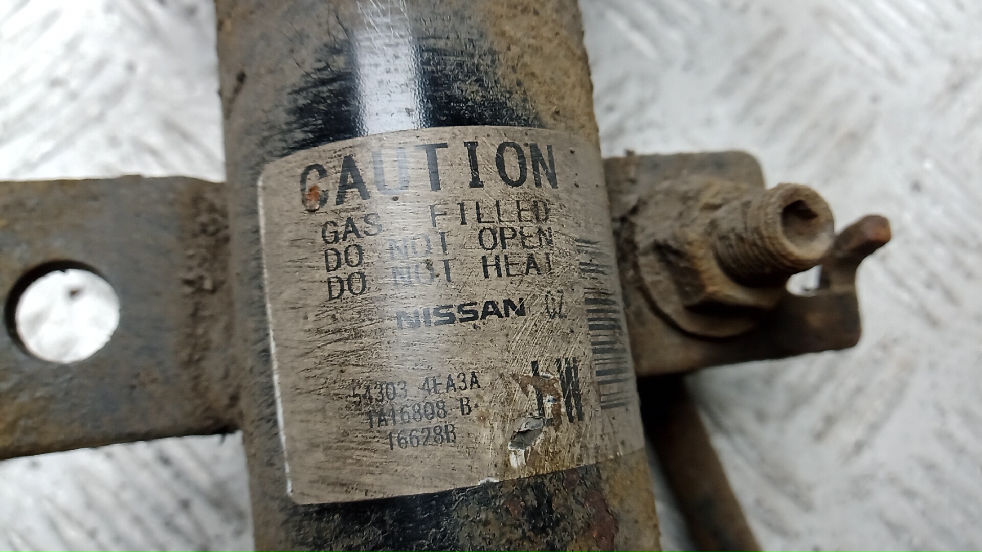 Амортизатор передний левый