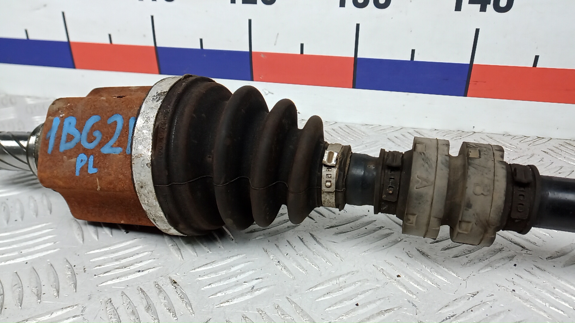 Полуось передняя левая