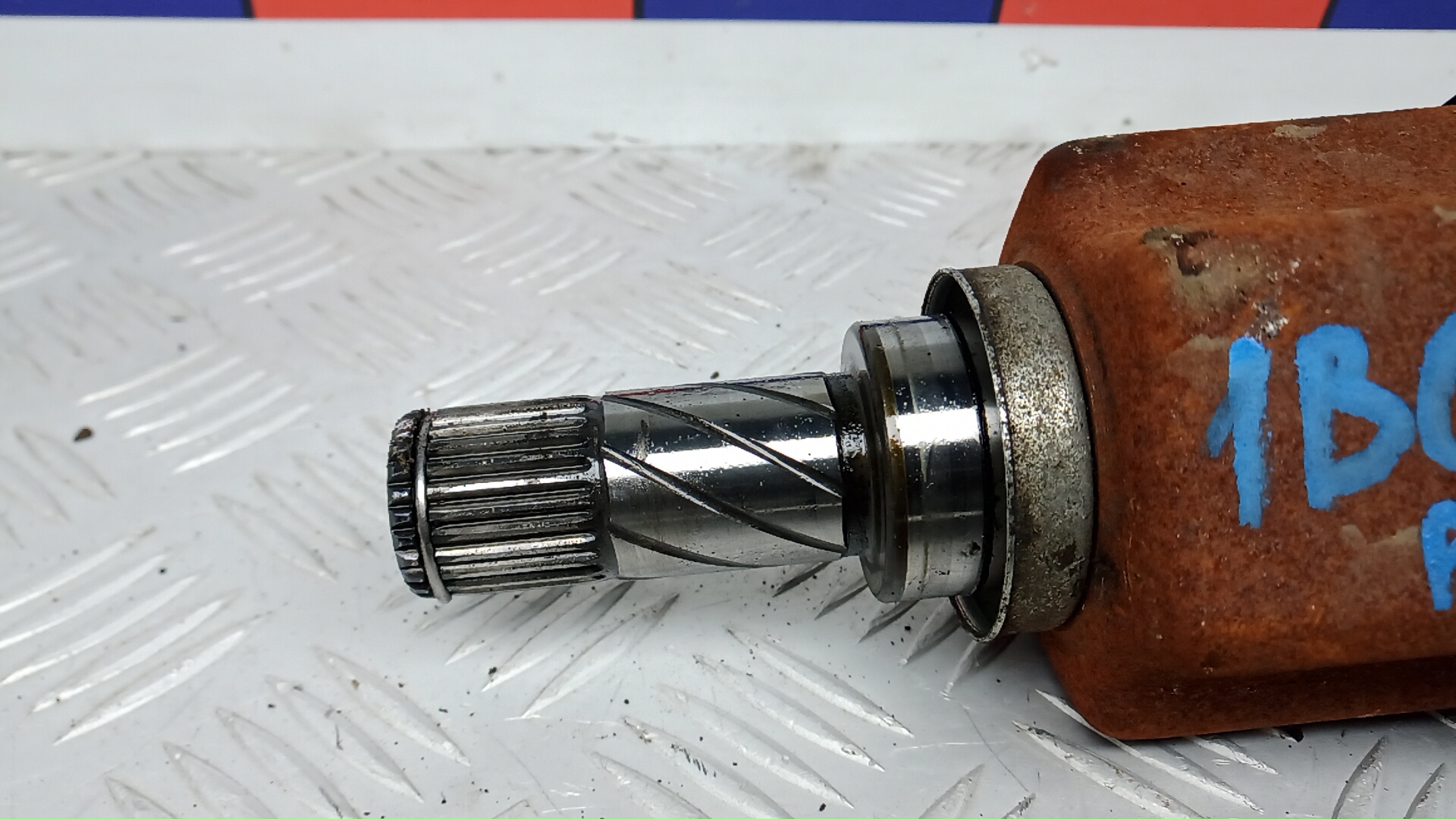 Полуось передняя левая