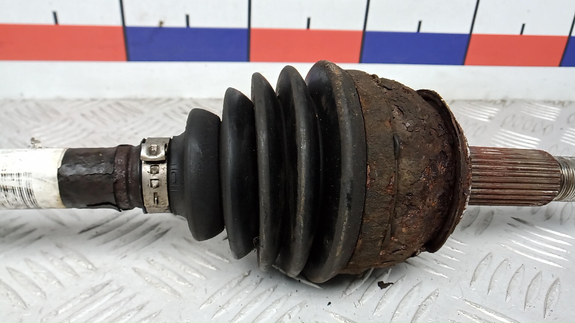 Полуось передняя левая