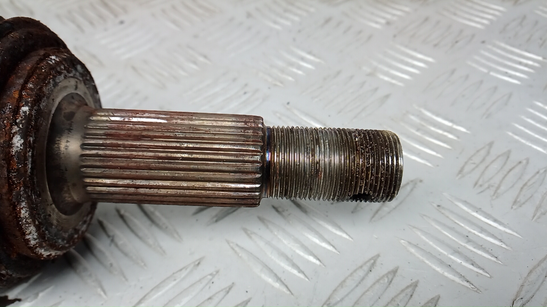 Полуось передняя левая