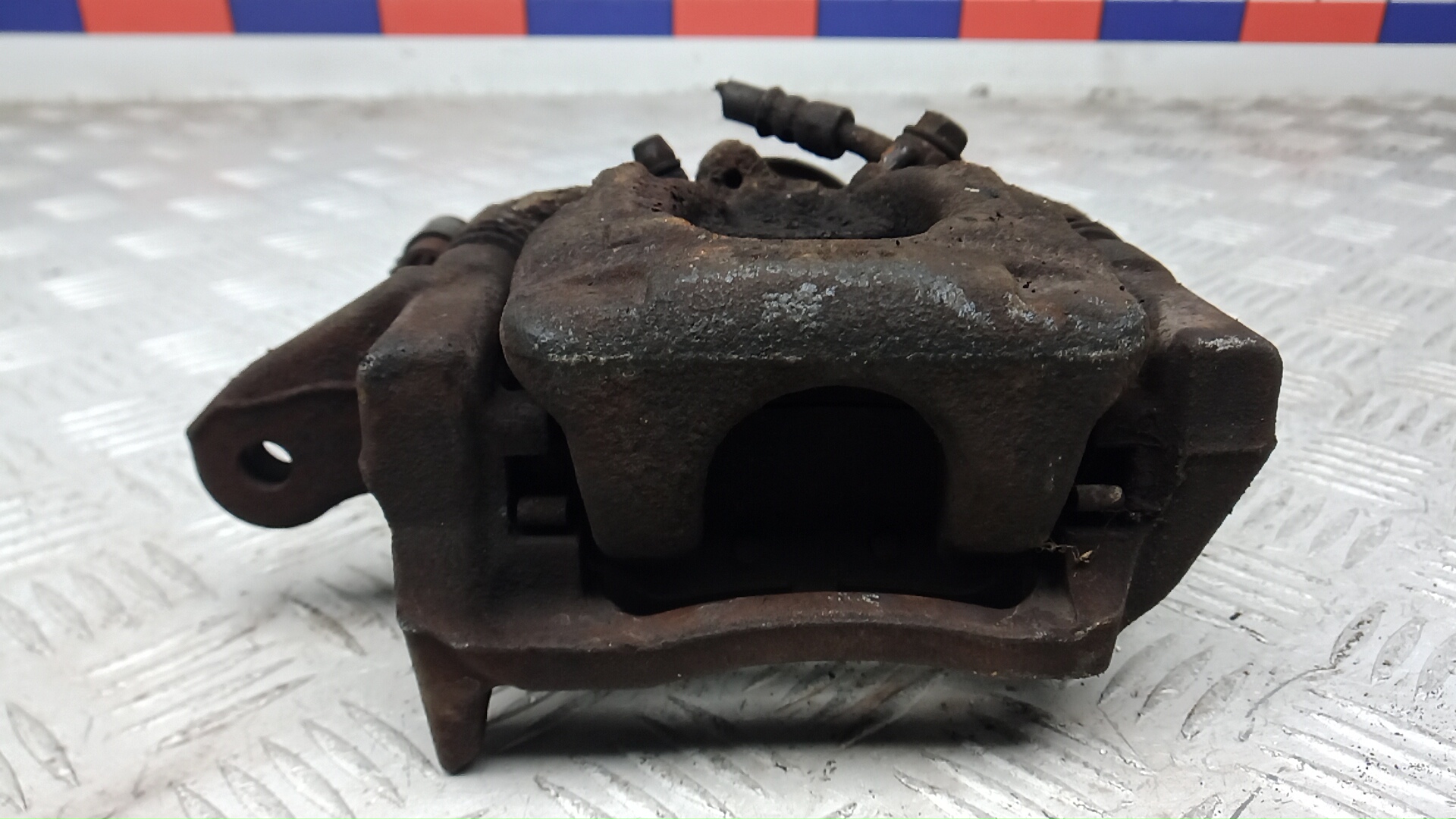 Суппорт задний левый