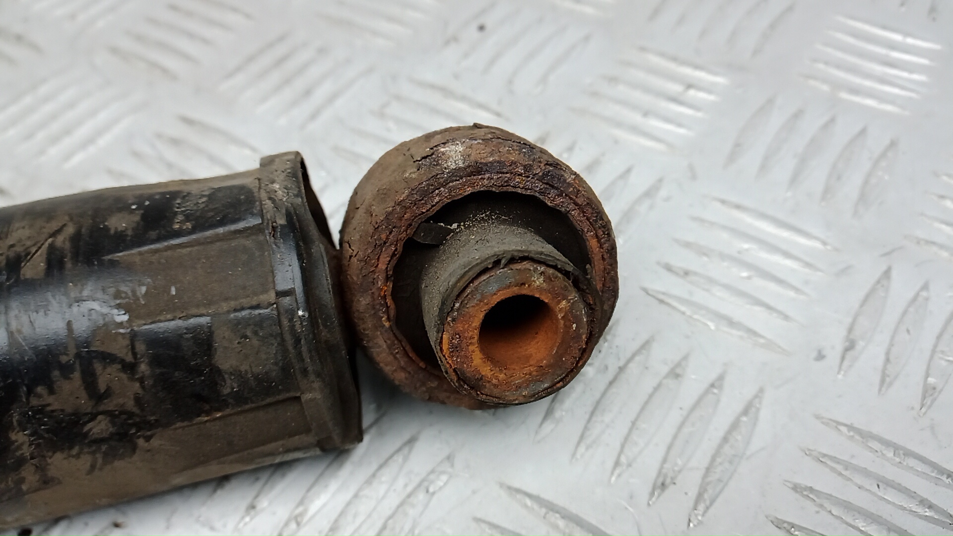 Амортизатор задний (стойка)