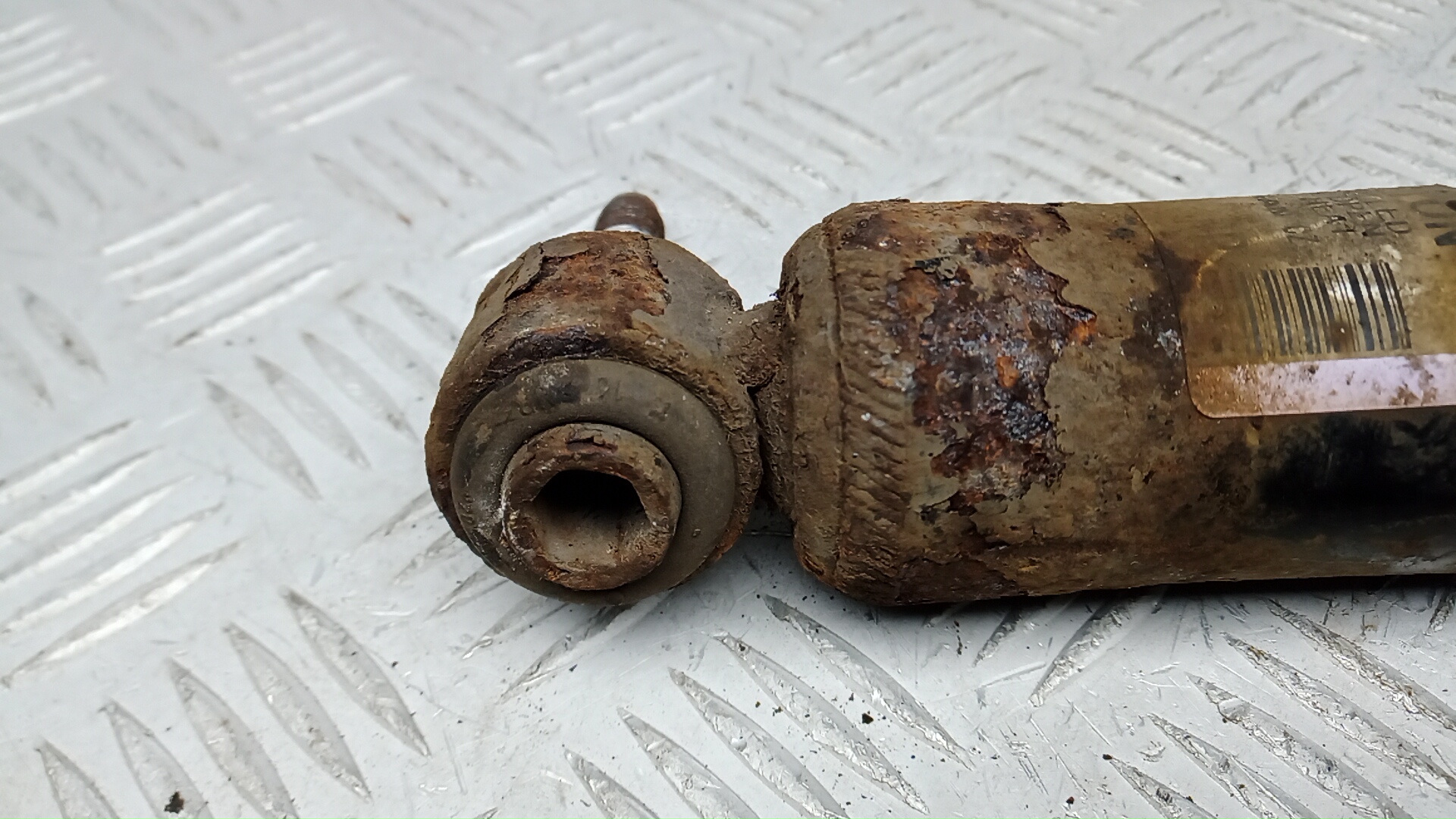 Амортизатор задний (стойка)