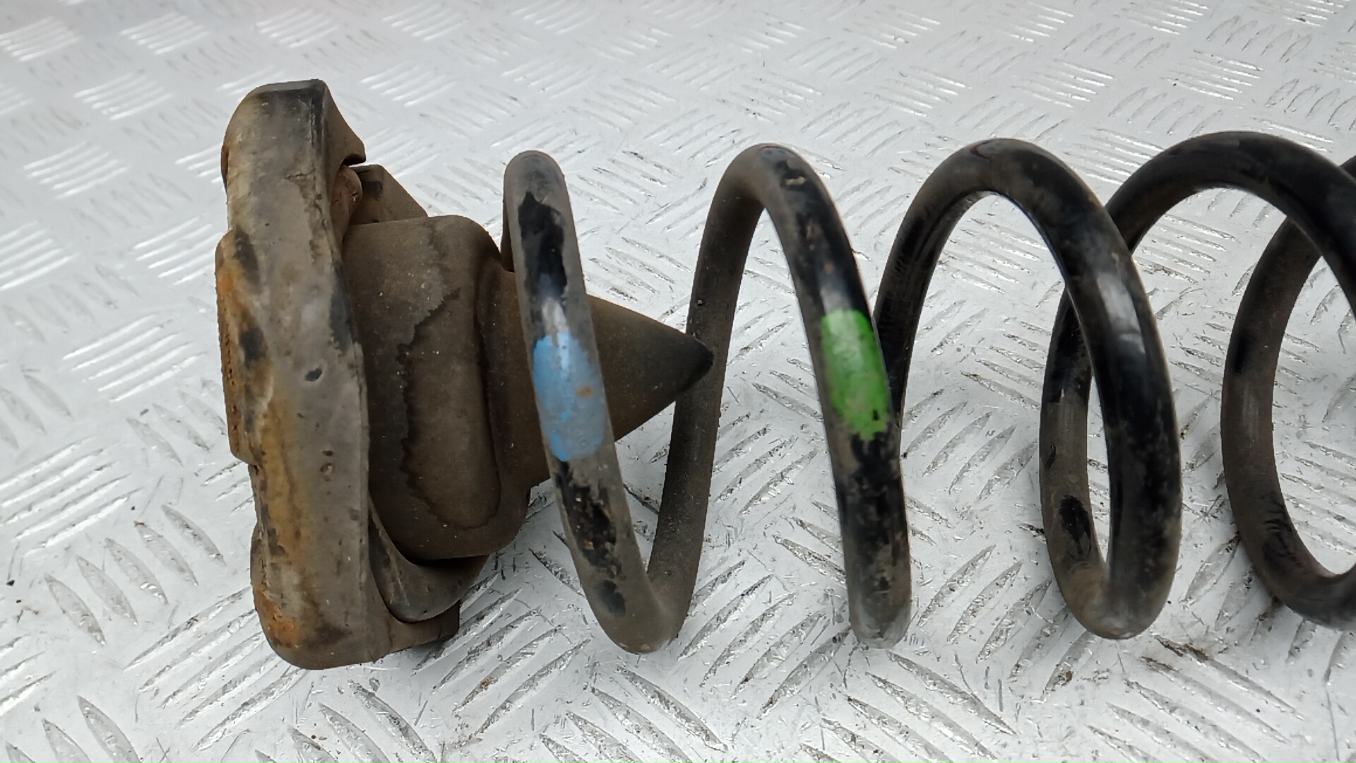 Пружина задняя