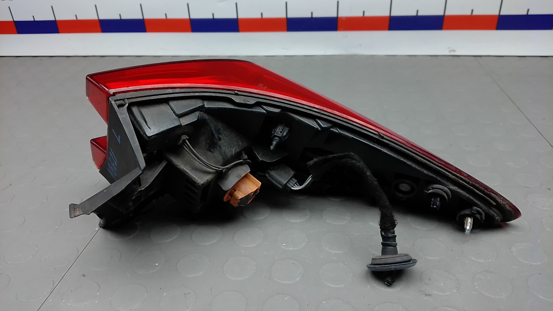 Фонарь задний левый