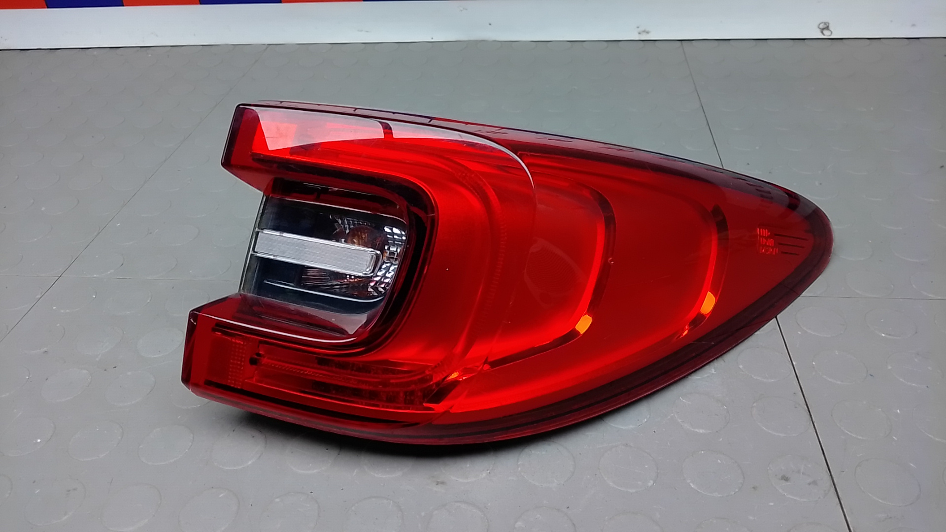 Фонарь задний правый