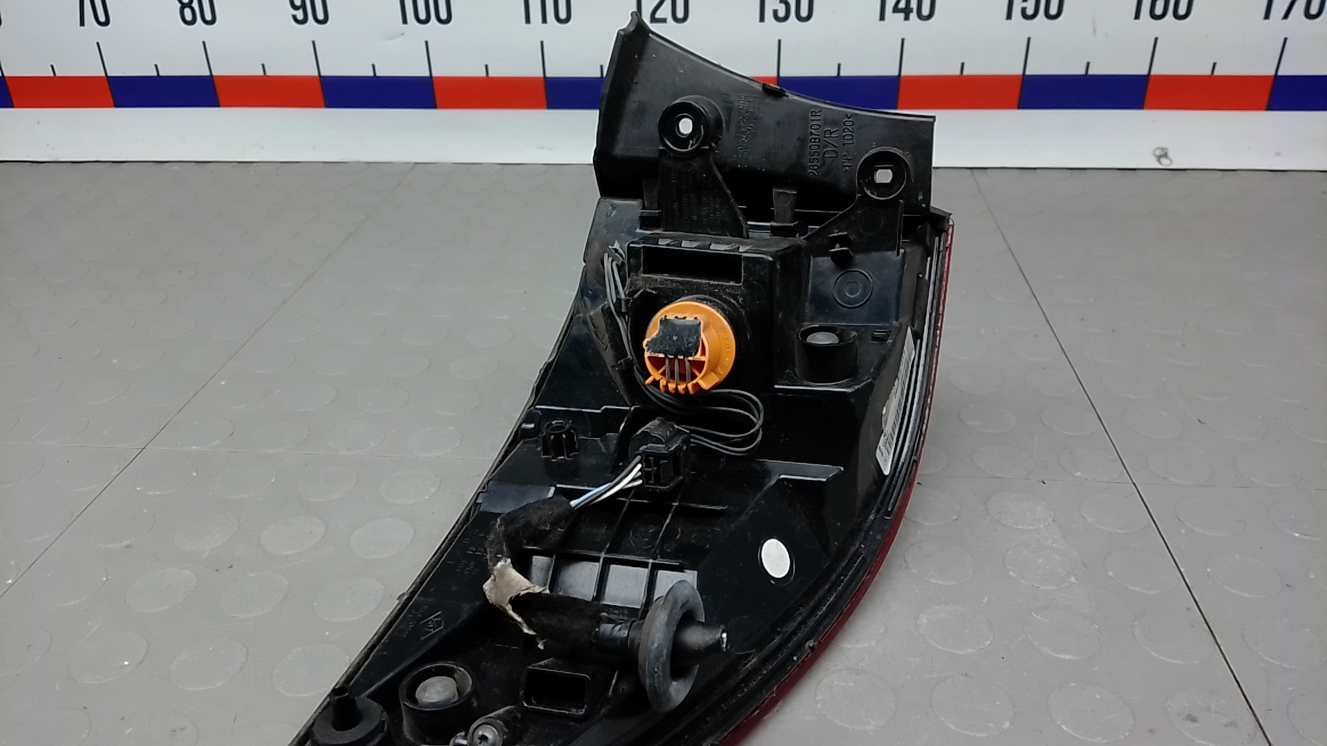 Фонарь задний правый