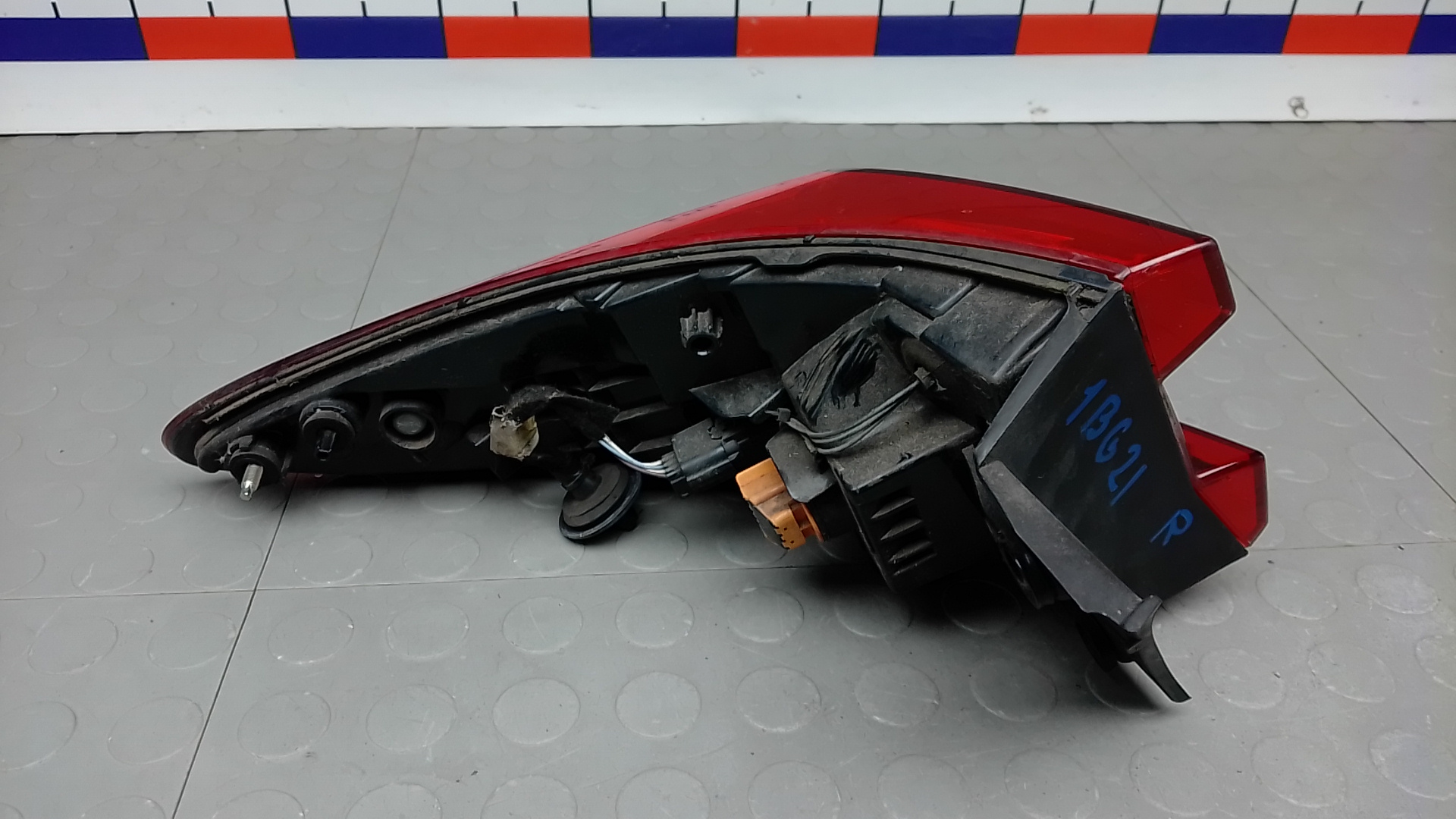 Фонарь задний правый