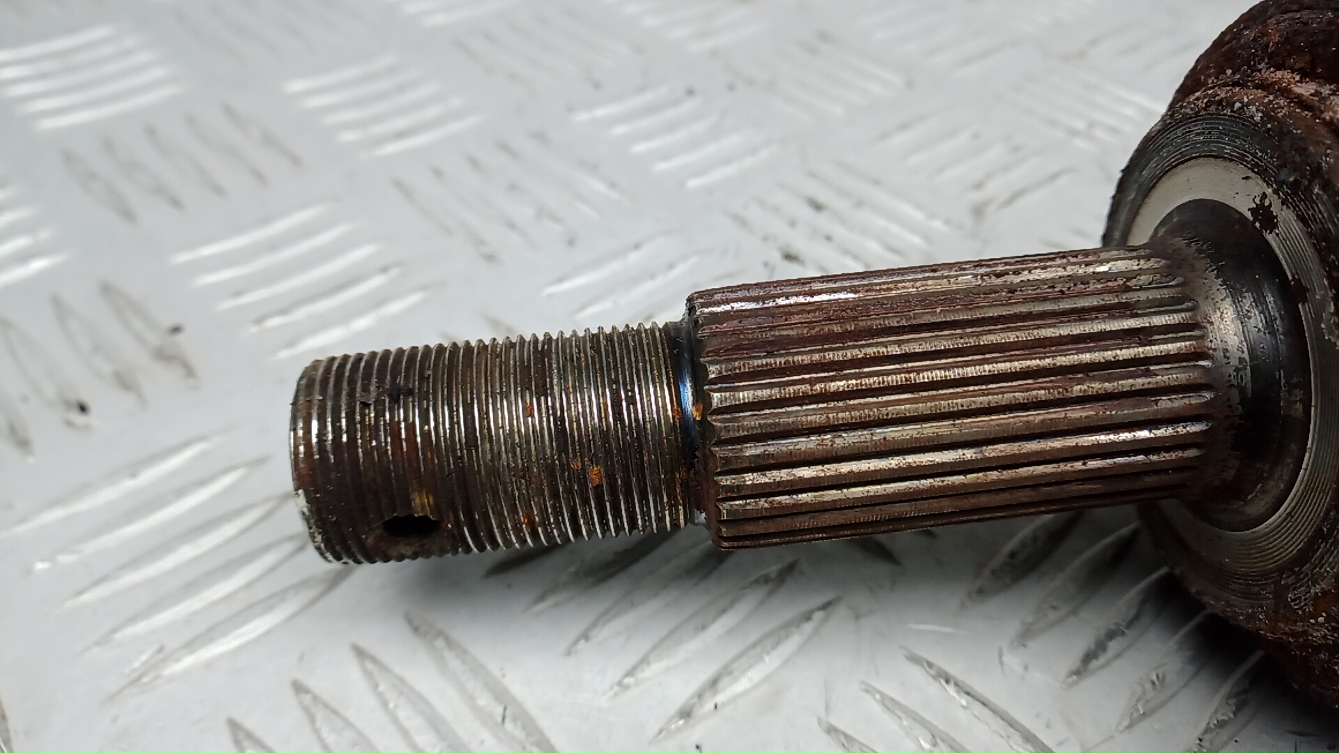 Полуось передняя правая