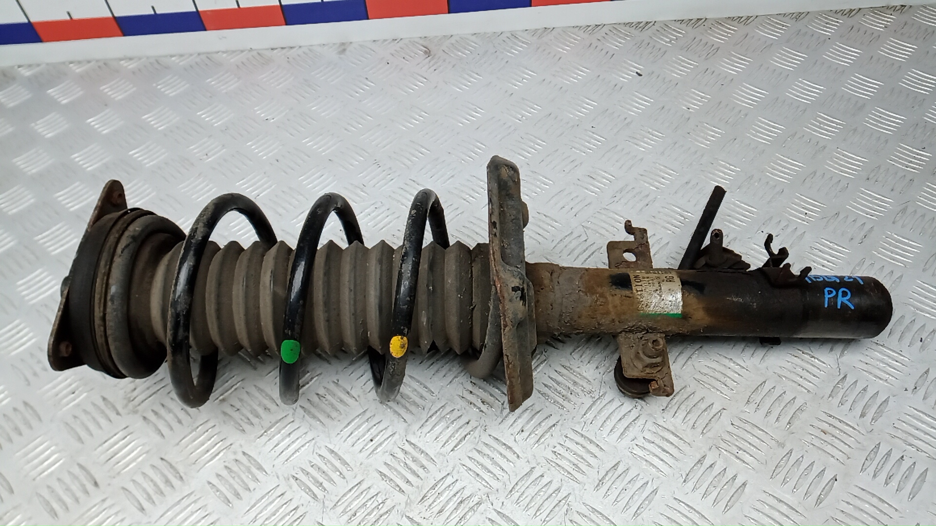 Амортизатор передний правый