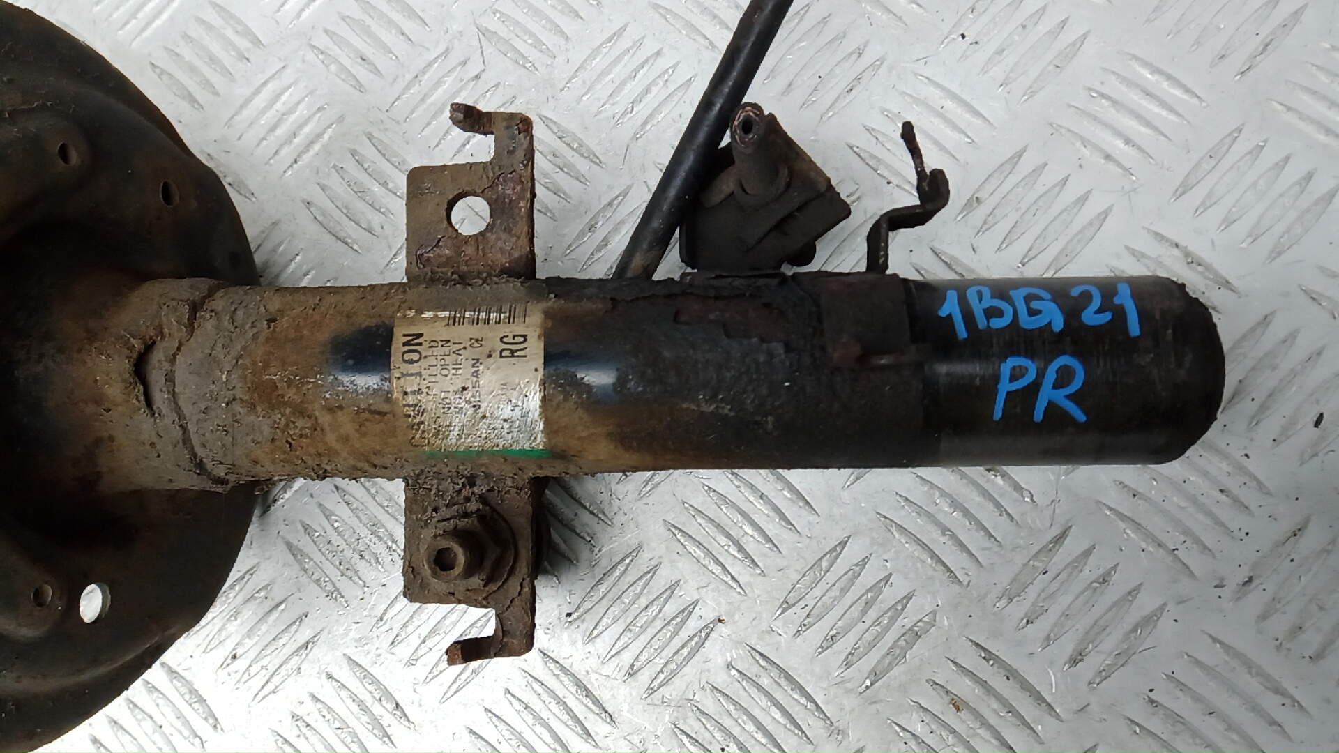 Амортизатор передний правый