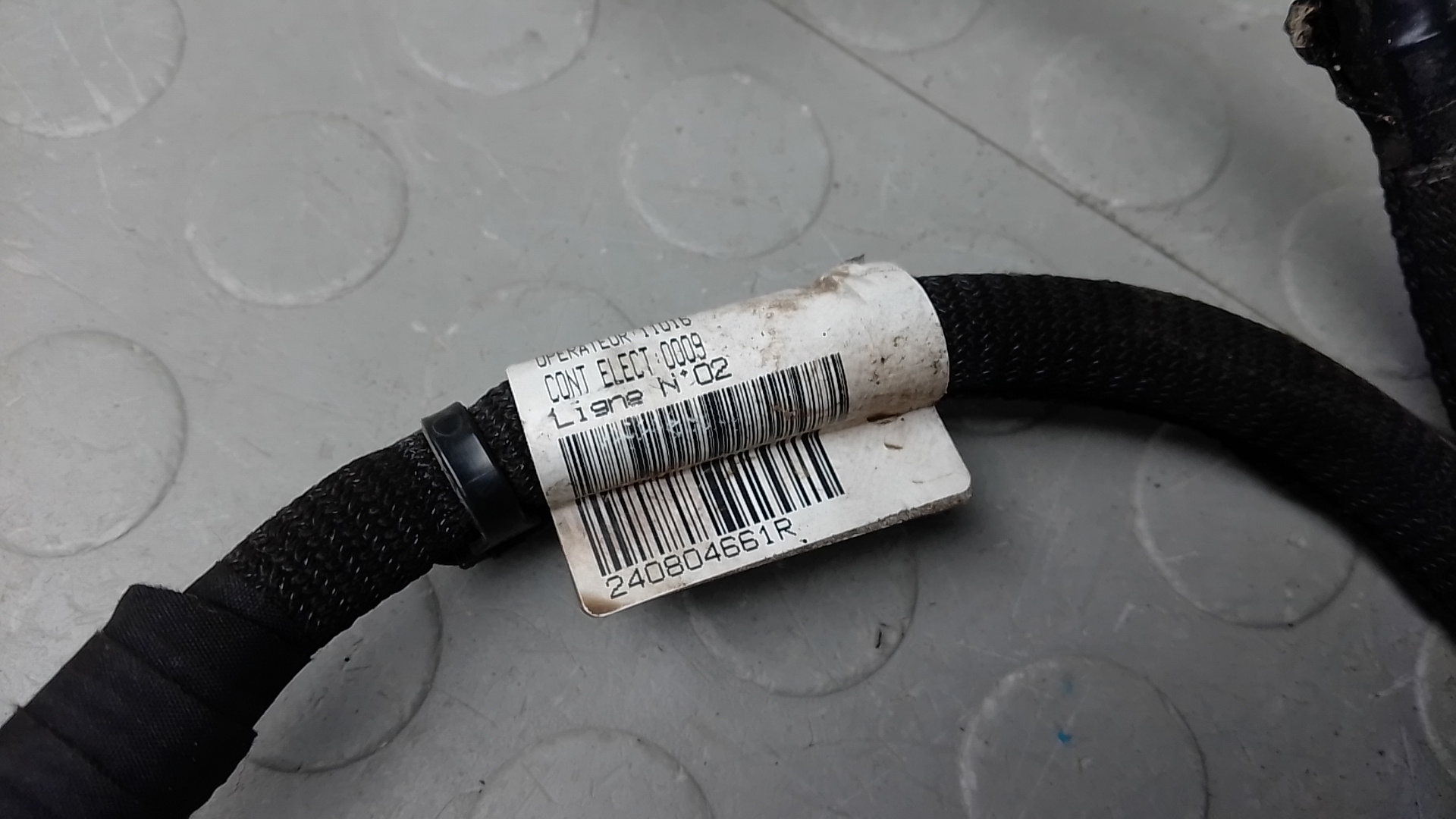 Клемма аккумулятора -