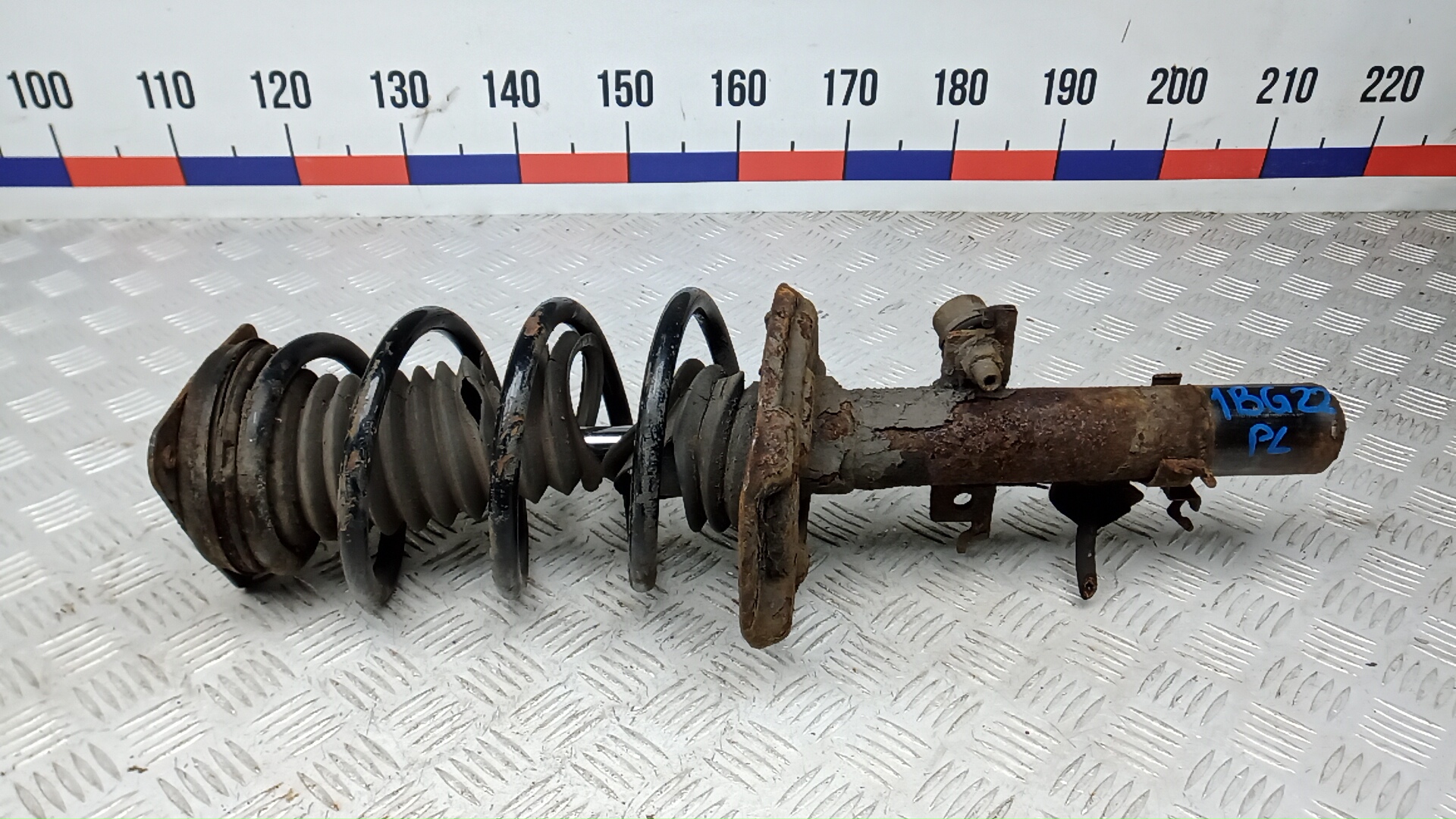 Амортизатор передний левый