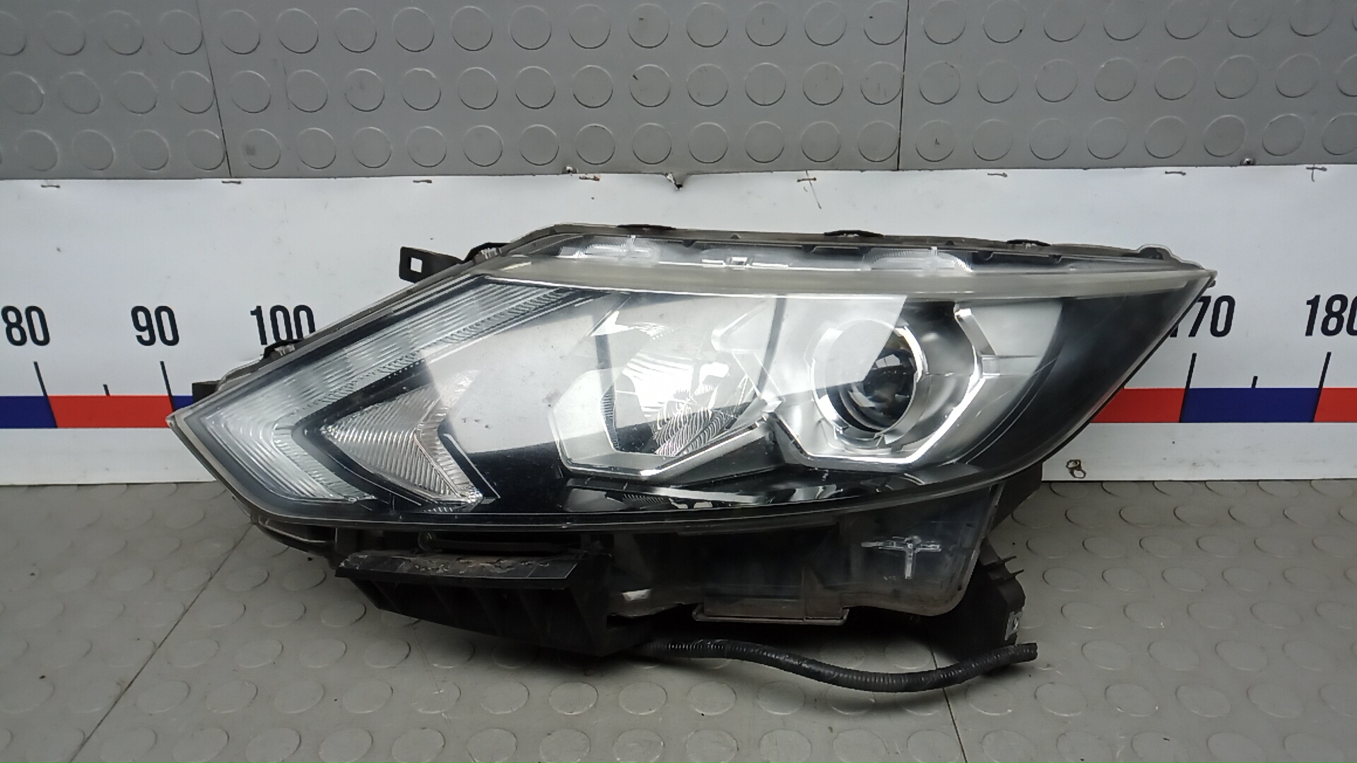 Фара левая